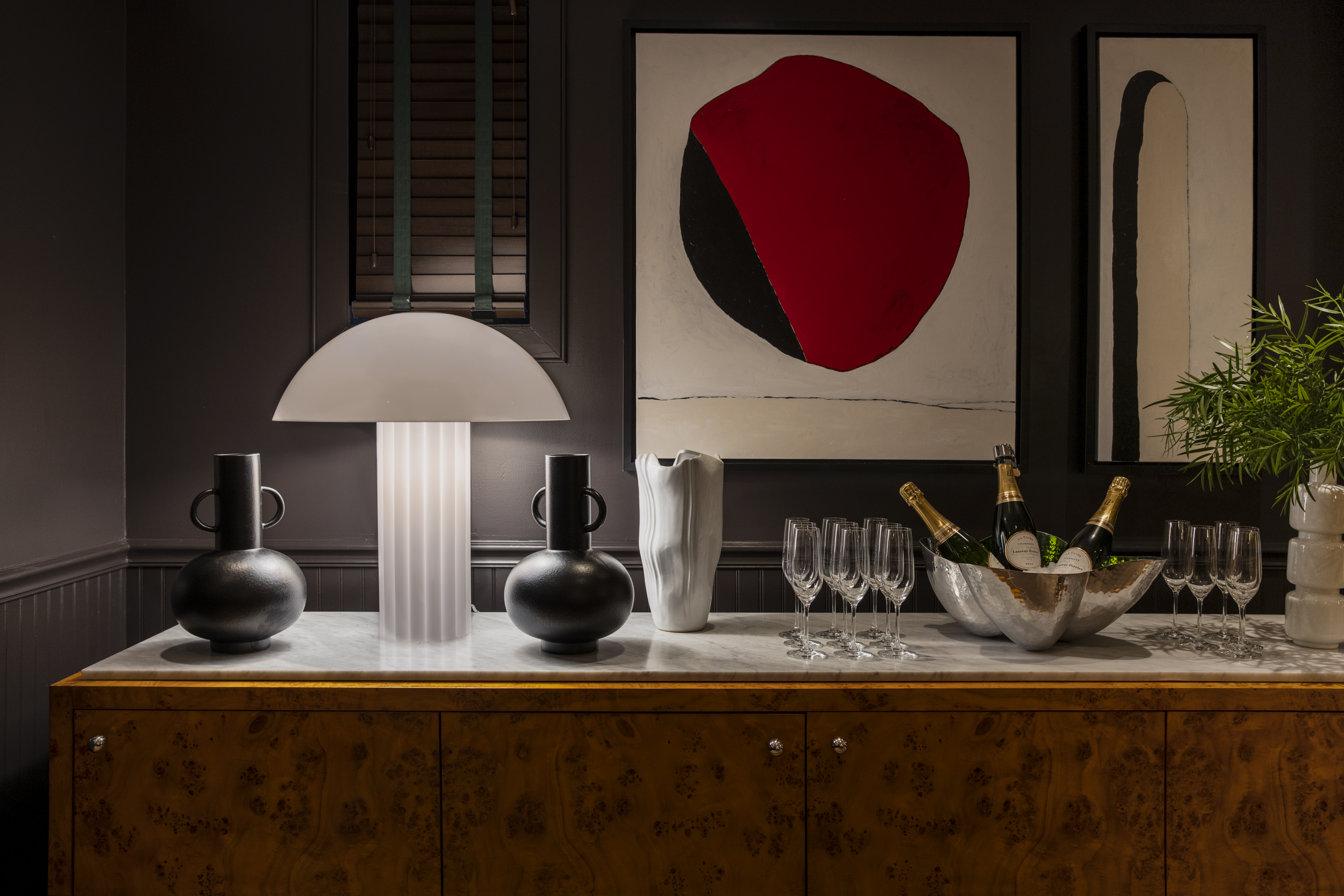 Lamp and decor in Parlor Room with champagne setup